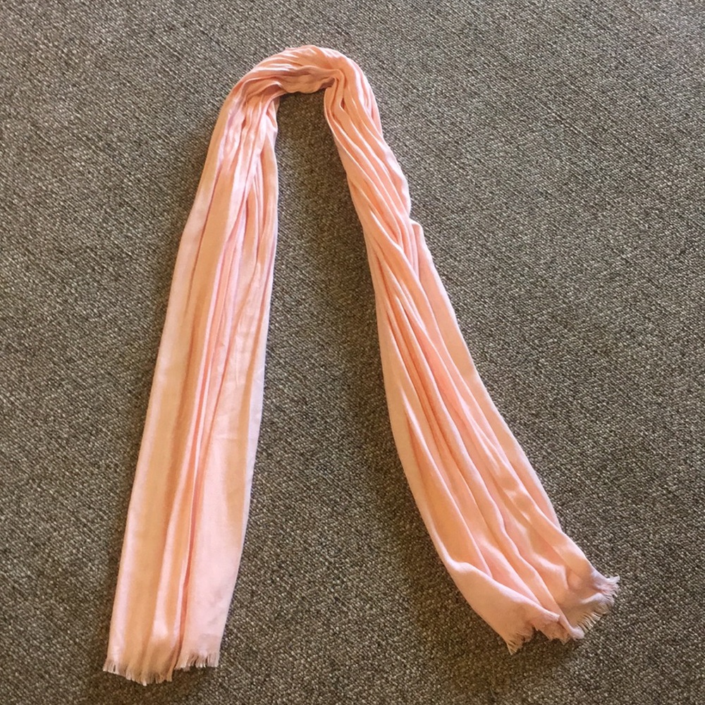 Light Scarf.